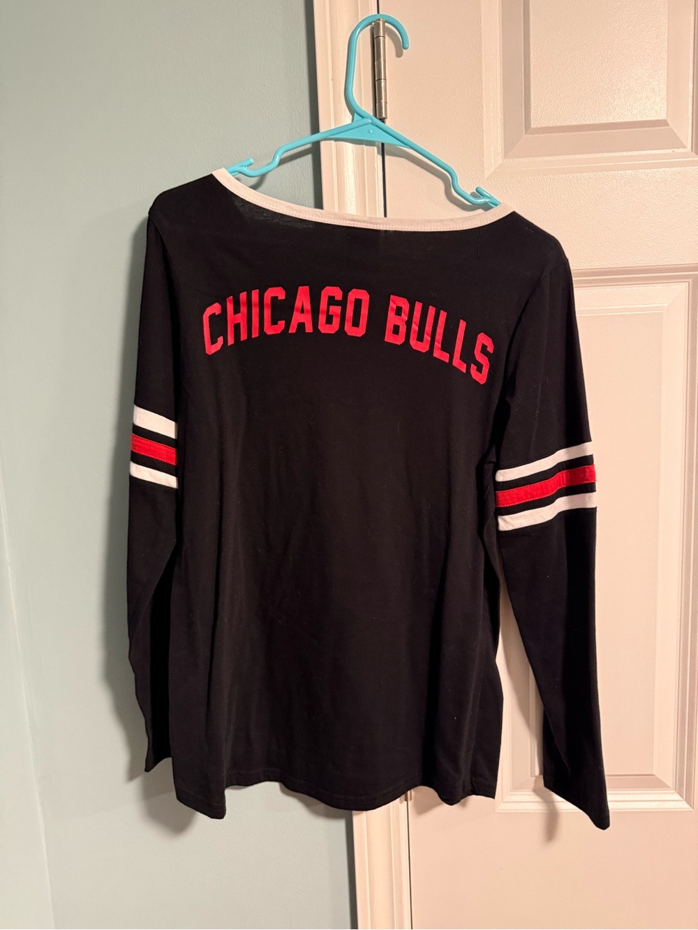10 Items for $20: NBA Chicago Bulls Long Sleeve - Picture 3 of 3
